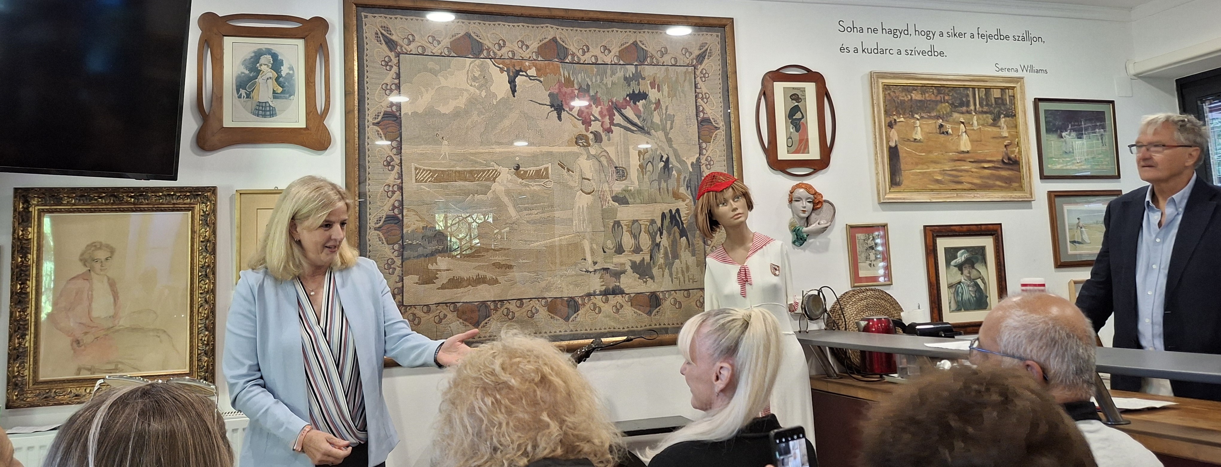 Schmitt Petra az MTSZ főtitkára nagy szeretettel köszöntötte Temesvári Andreát