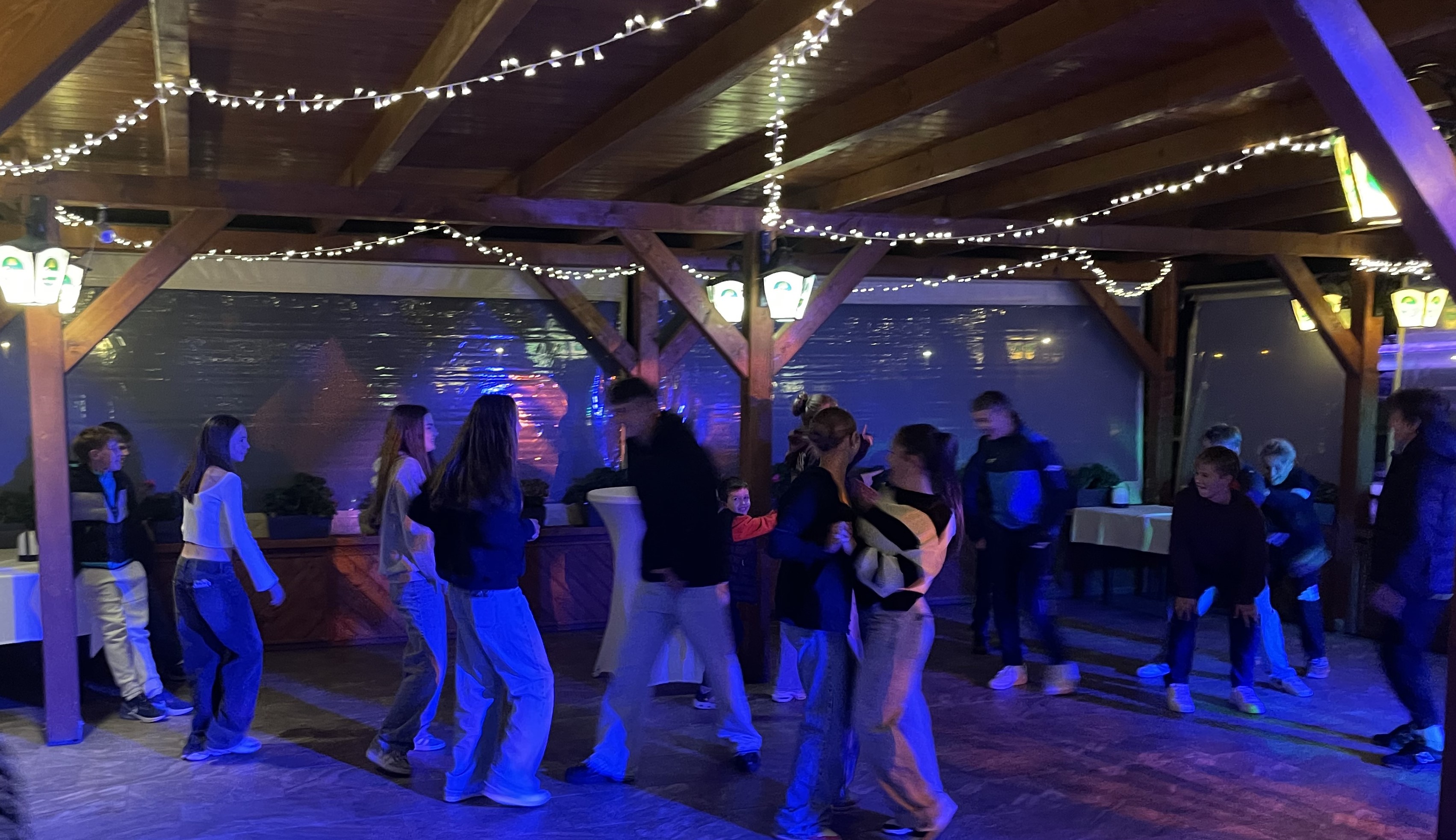 Népszerű esti program volt a Diszkó