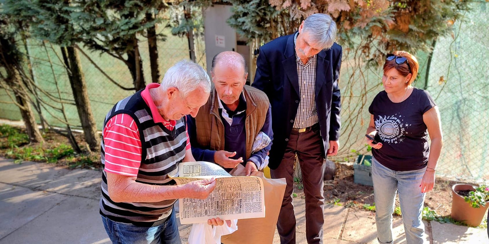 Régi újság, ifjú olvasók