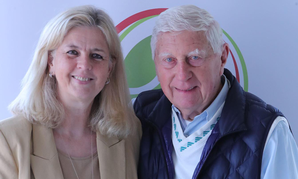 Schmitt Petra MTSZ-főtitkár és Judik Zoltán, aki túl a 92. születésnapján is aktív résztvevő lesz az Európa-bajnokságon