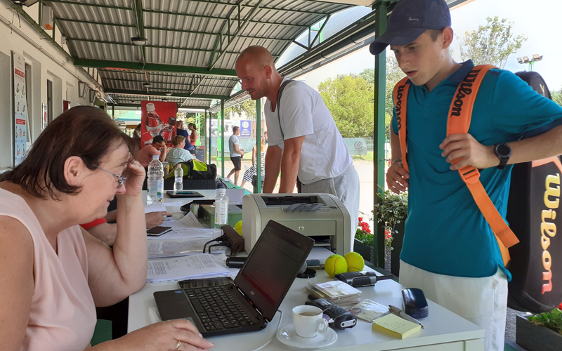 Droppa Erika versenybíró és a soproni Horváth Ádám