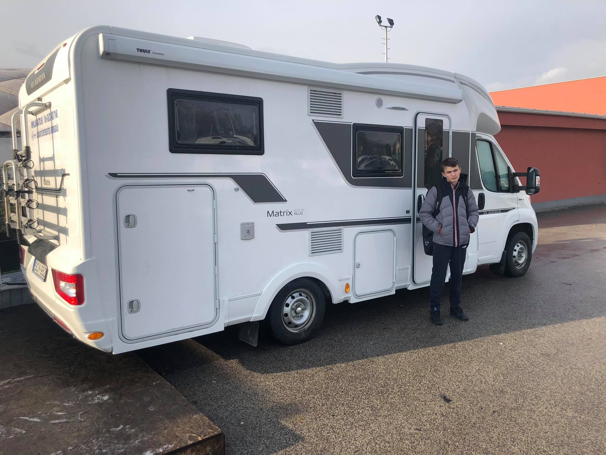 gyori lori a lakoautoval amiben pozsonyban lakott foto gyori lorant facebook