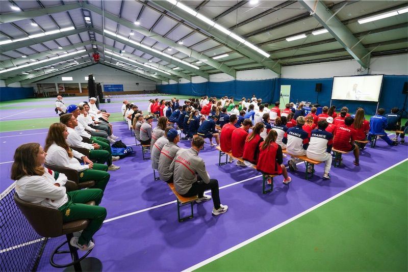 A magyar fiatalok (bal szélen) az oktató és közösségépítő programokban is aktívan részt vettek