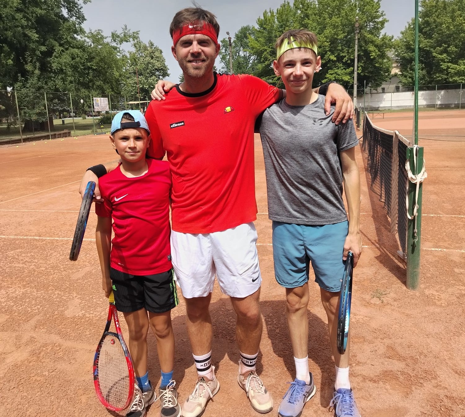 Horváth István (középen) ma már gyakran tart edzést a legfiatalabbaknak