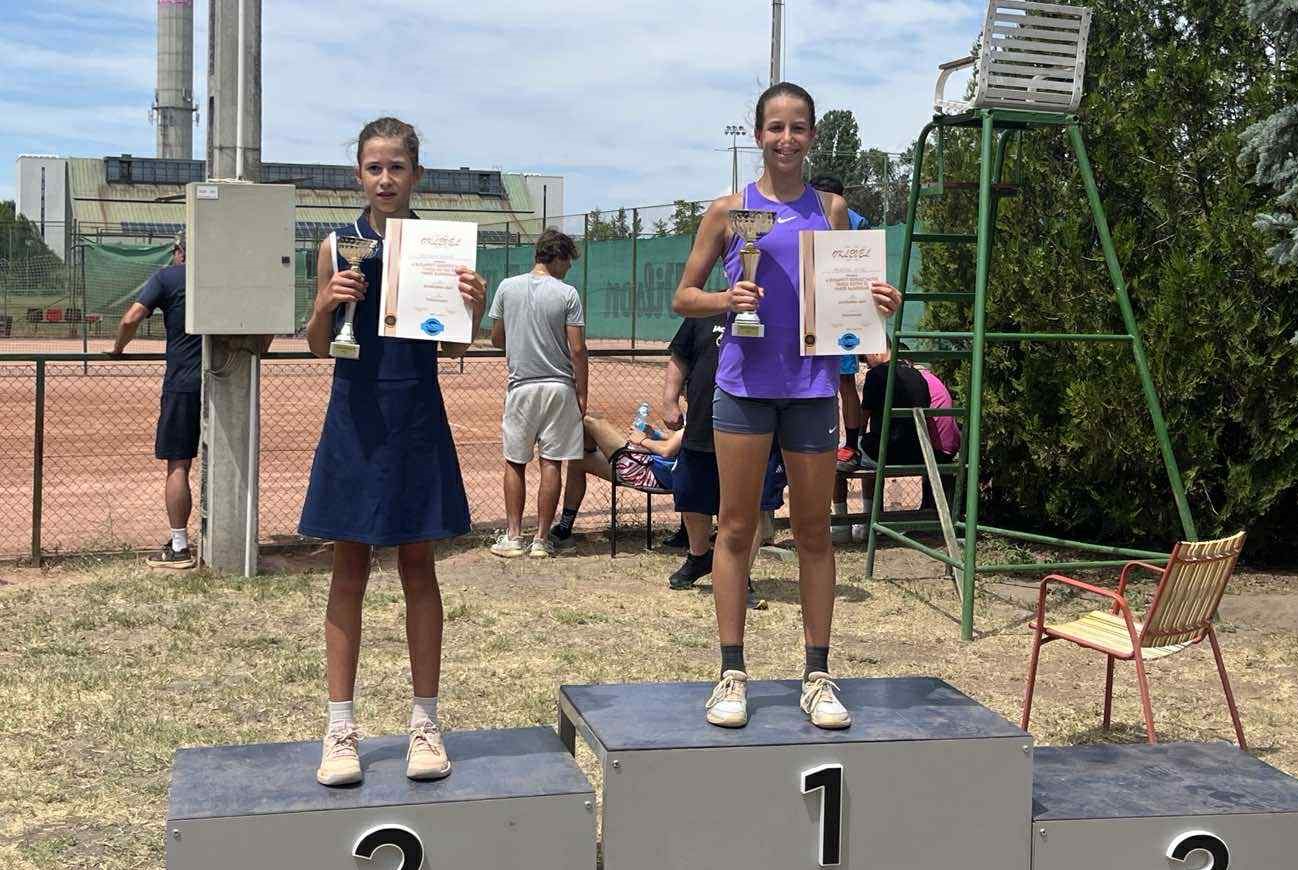 Ruthner Szonja és Polgárdi Zita (balról jobbra) az L12-es kategória döntősei
