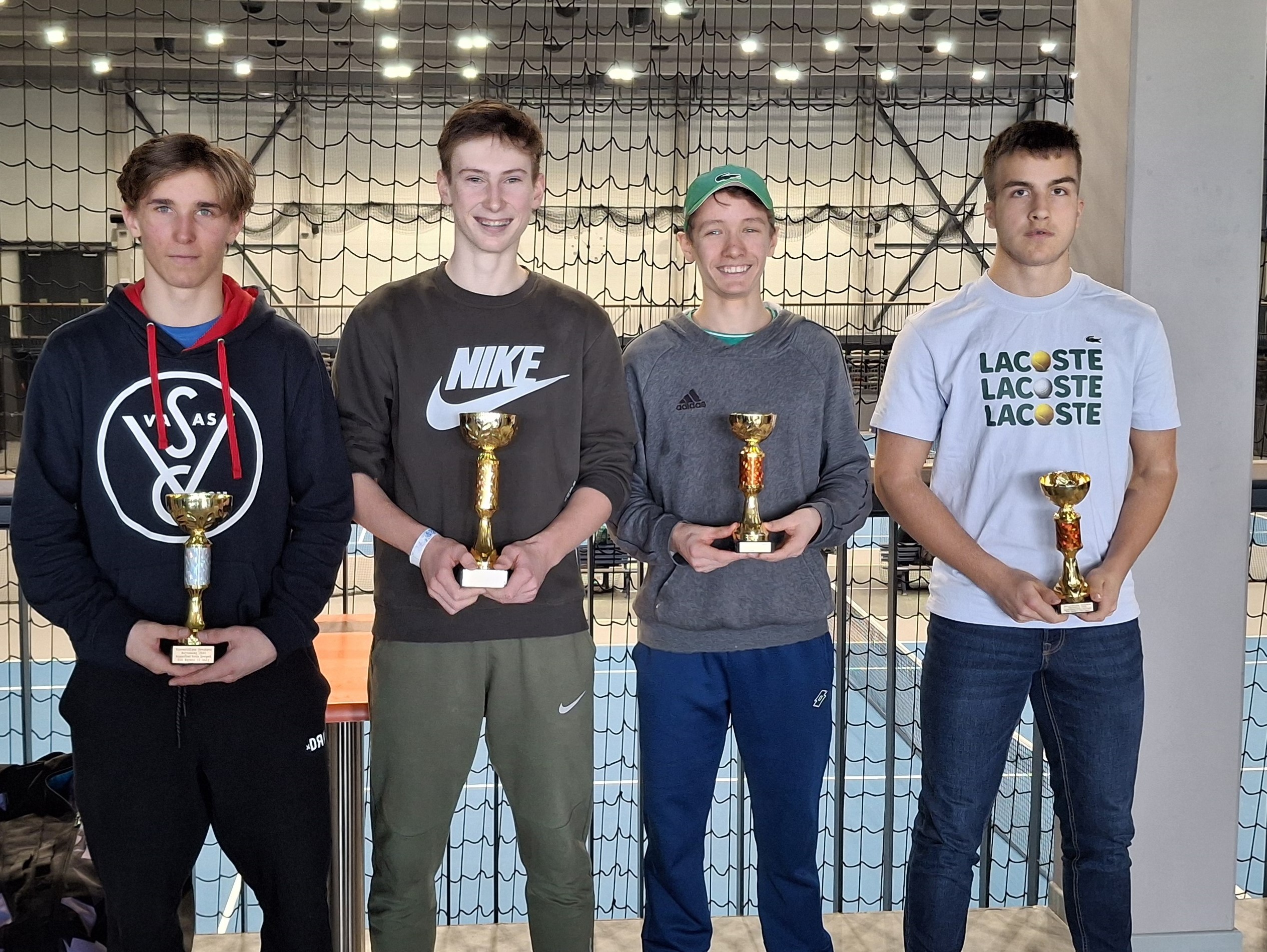 Szász Levente, Mokán István Damján, Heiszer Flórián és Török Ábel (balról jobbra) az U16-os fiúk képzeletbeli dobogóján